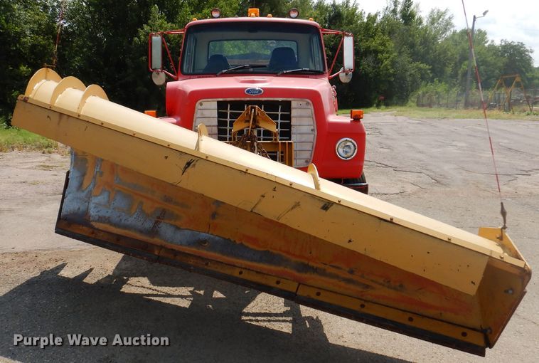 image for item IN9876 1985 Ford 8000  spreader truck