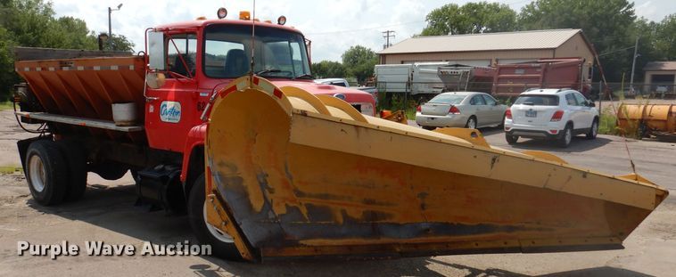 image for item IN9876 1985 Ford 8000  spreader truck
