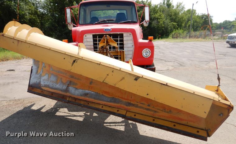 image for item IN9876 1985 Ford 8000  spreader truck