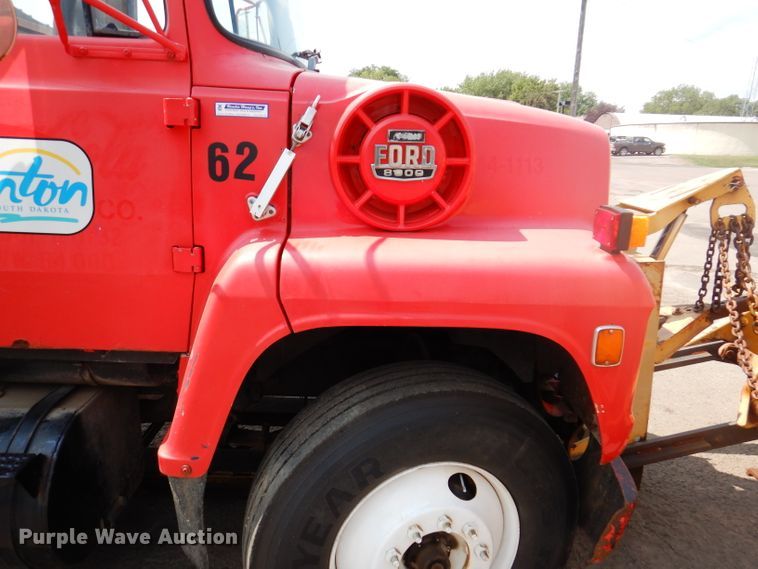 image for item IN9876 1985 Ford 8000  spreader truck