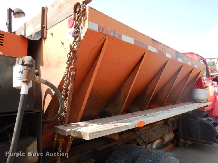 image for item IN9876 1985 Ford 8000  spreader truck