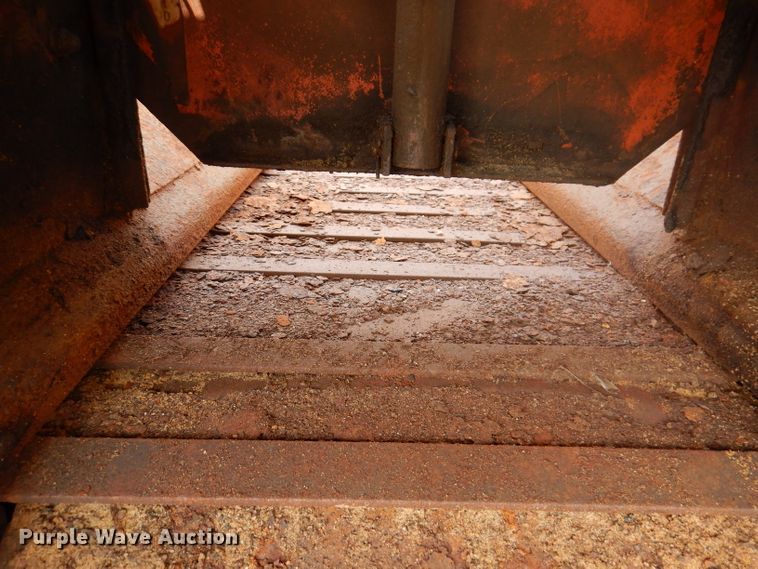 image for item IN9876 1985 Ford 8000  spreader truck