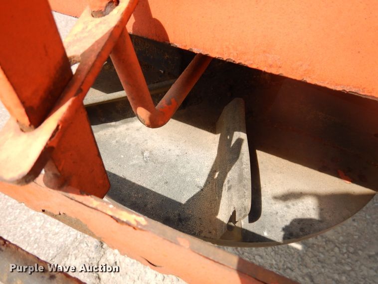 image for item IN9876 1985 Ford 8000  spreader truck