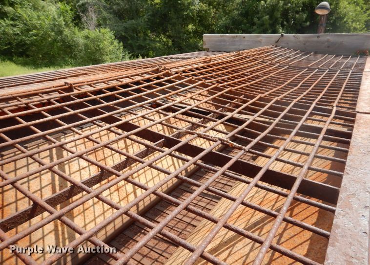 image for item IN9876 1985 Ford 8000  spreader truck