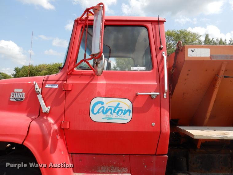 image for item IN9876 1985 Ford 8000  spreader truck