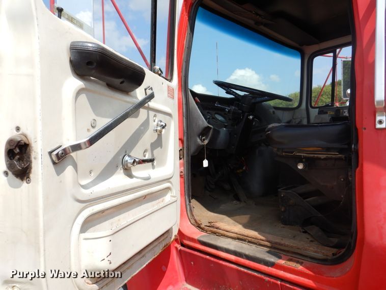 image for item IN9876 1985 Ford 8000  spreader truck