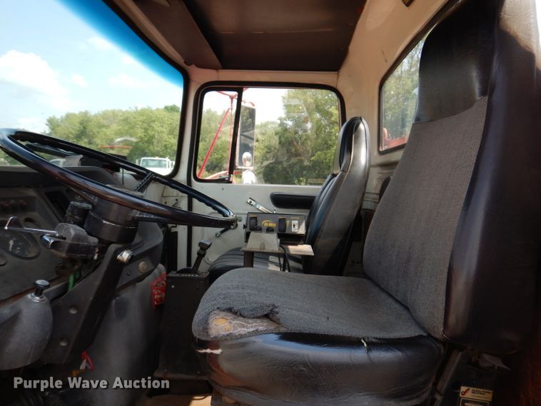 image for item IN9876 1985 Ford 8000  spreader truck