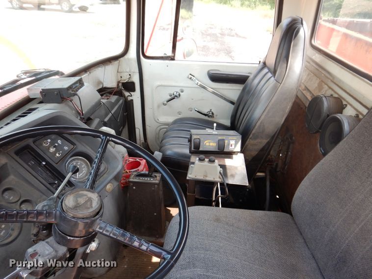 image for item IN9876 1985 Ford 8000  spreader truck