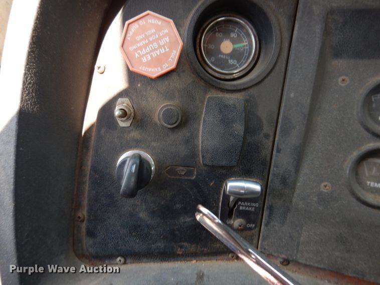 image for item IN9876 1985 Ford 8000  spreader truck