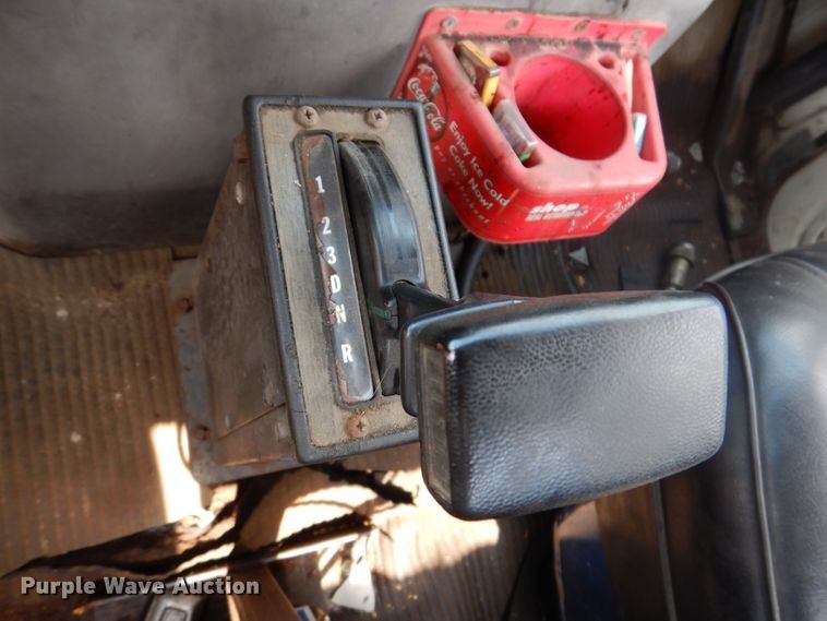 image for item IN9876 1985 Ford 8000  spreader truck