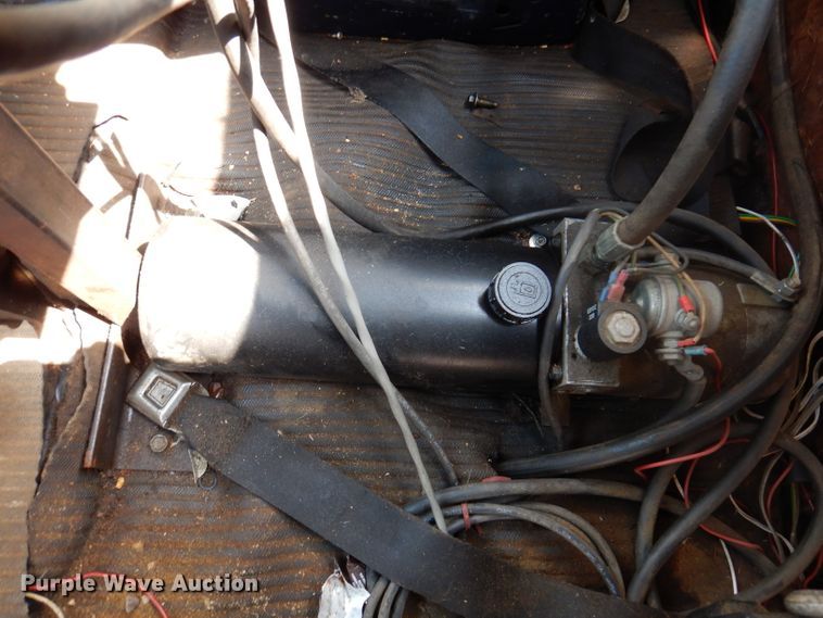 image for item IN9876 1985 Ford 8000  spreader truck