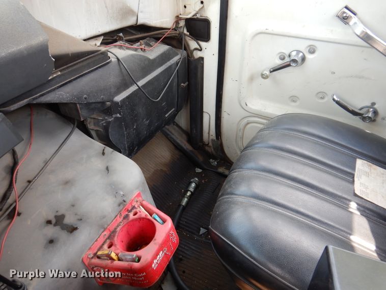 image for item IN9876 1985 Ford 8000  spreader truck