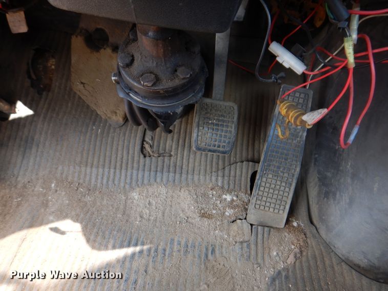 image for item IN9876 1985 Ford 8000  spreader truck