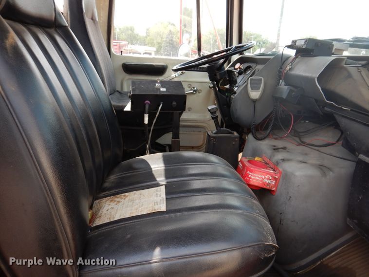 image for item IN9876 1985 Ford 8000  spreader truck