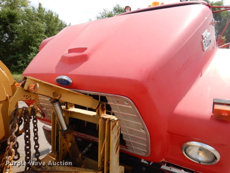 image for item IN9876 1985 Ford 8000  spreader truck