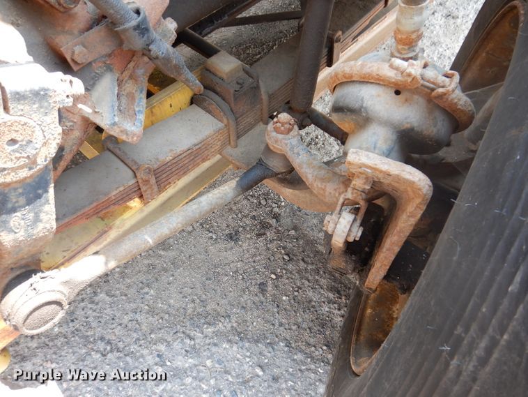 image for item IN9876 1985 Ford 8000  spreader truck