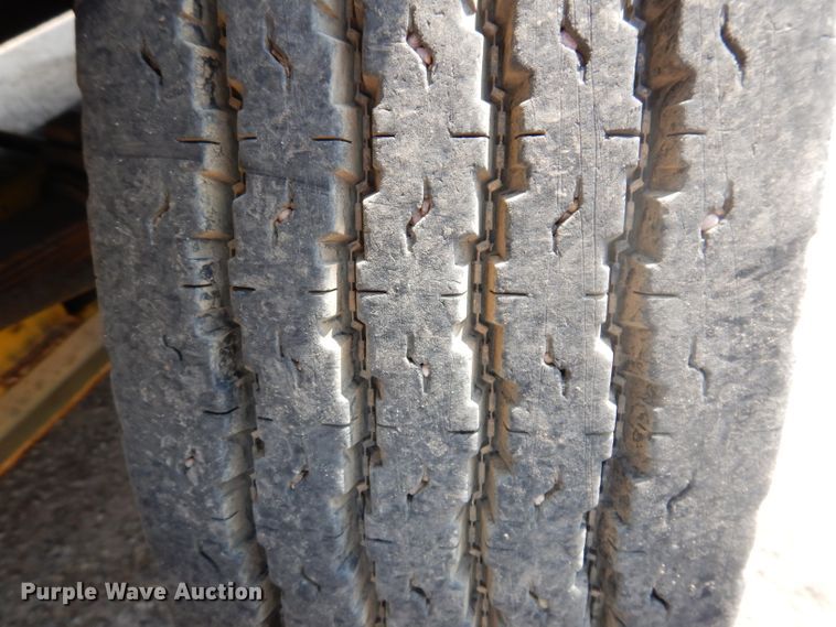 image for item IN9876 1985 Ford 8000  spreader truck