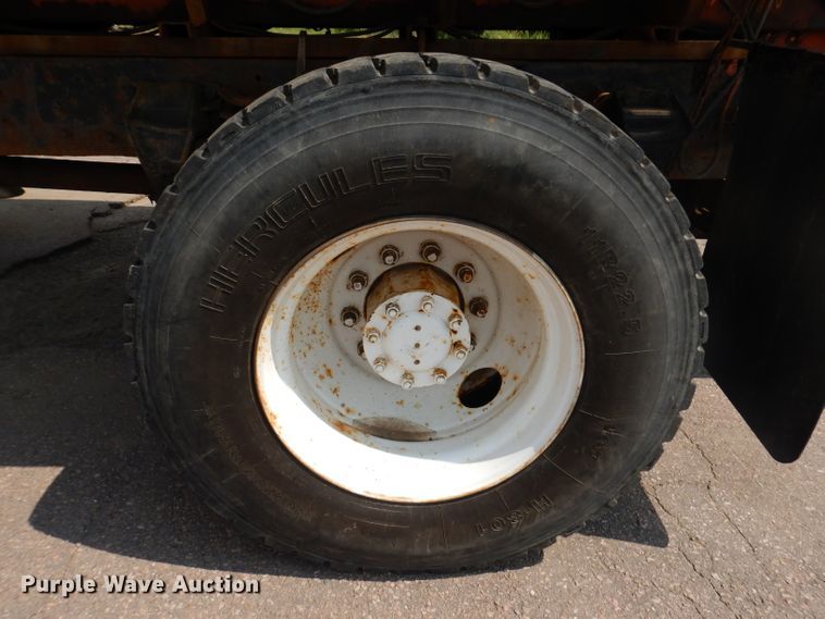 image for item IN9876 1985 Ford 8000  spreader truck