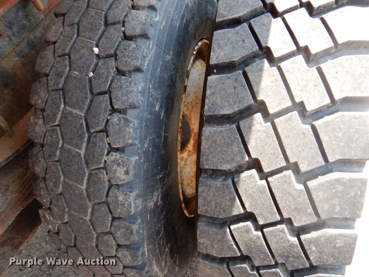 image for item IN9876 1985 Ford 8000  spreader truck