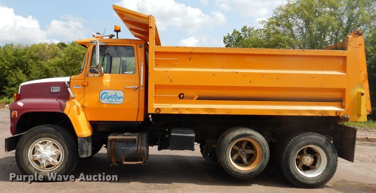 image for item IN9877 1984 Ford LN8000  dump truck