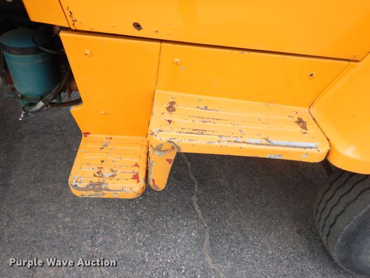 image for item IN9877 1984 Ford LN8000  dump truck