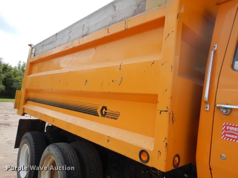 image for item IN9877 1984 Ford LN8000  dump truck