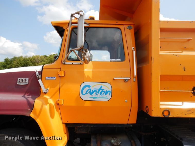 image for item IN9877 1984 Ford LN8000  dump truck