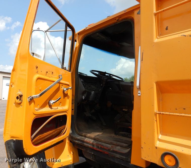 image for item IN9877 1984 Ford LN8000  dump truck
