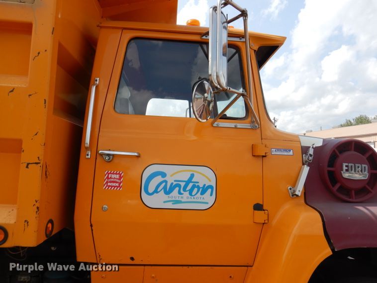 image for item IN9877 1984 Ford LN8000  dump truck