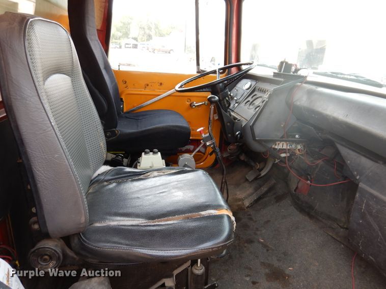 image for item IN9877 1984 Ford LN8000  dump truck