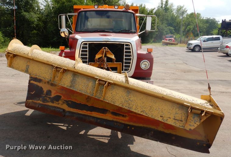 image for item IN9878 1986 Ford LN8000  dump truck