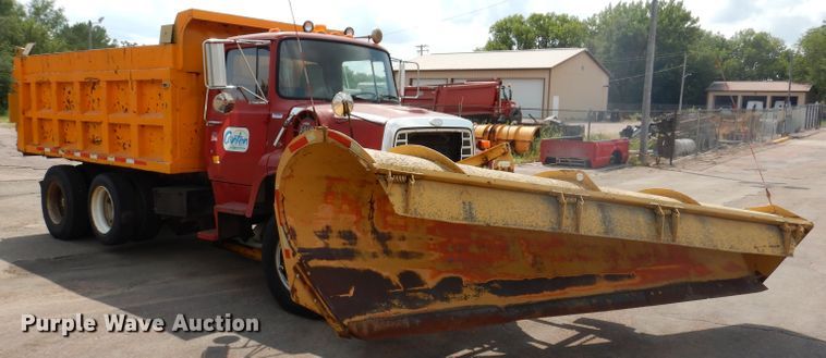 image for item IN9878 1986 Ford LN8000  dump truck