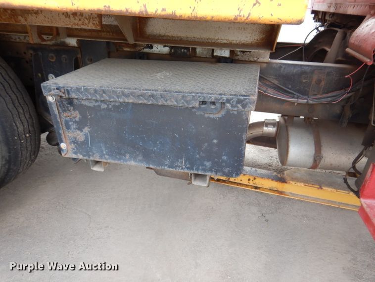 image for item IN9878 1986 Ford LN8000  dump truck