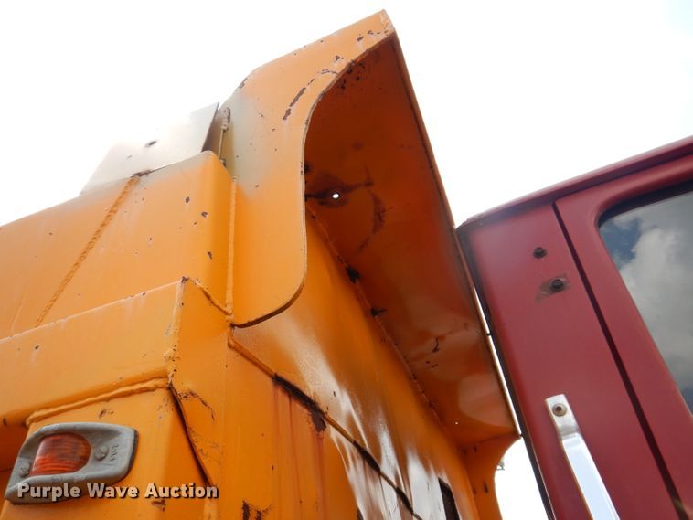 image for item IN9878 1986 Ford LN8000  dump truck