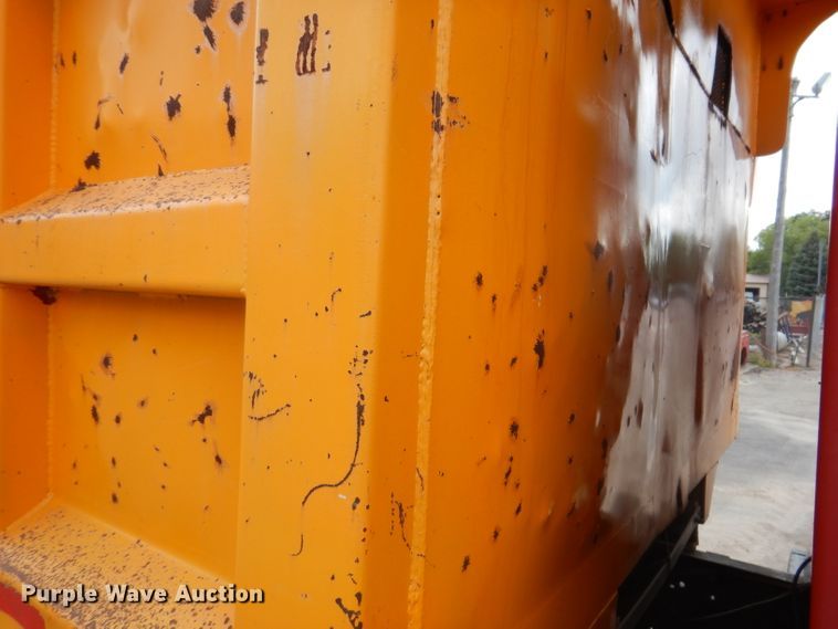 image for item IN9878 1986 Ford LN8000  dump truck