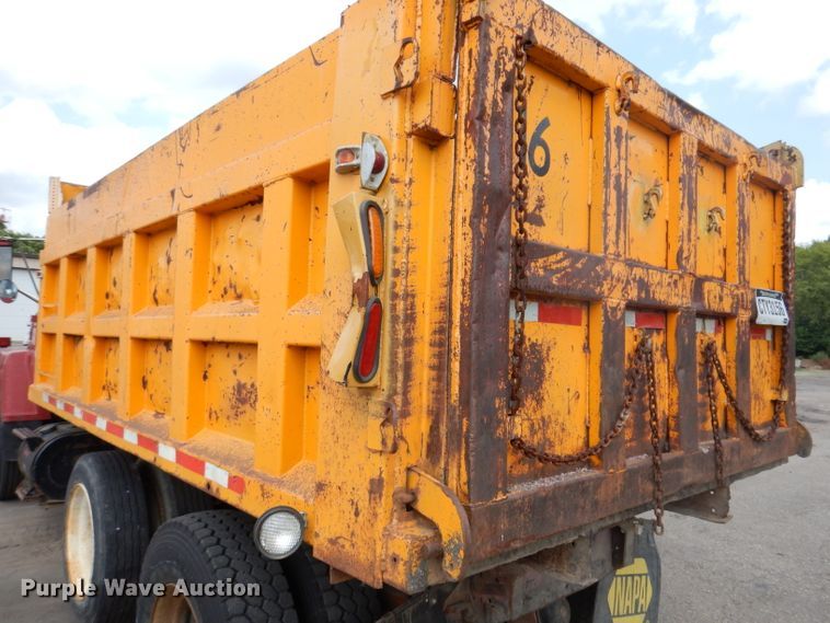 image for item IN9878 1986 Ford LN8000  dump truck