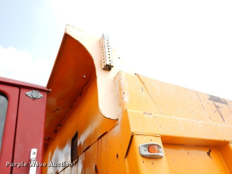 image for item IN9878 1986 Ford LN8000  dump truck