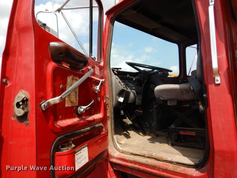 image for item IN9878 1986 Ford LN8000  dump truck