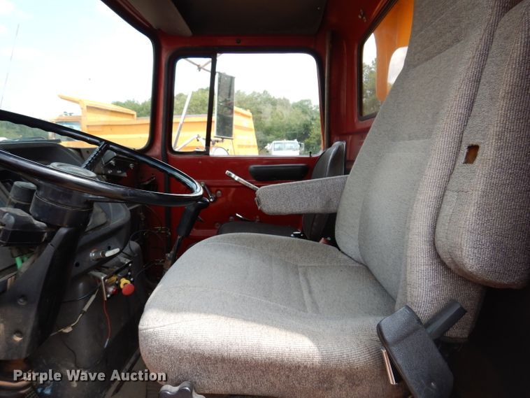 image for item IN9878 1986 Ford LN8000  dump truck