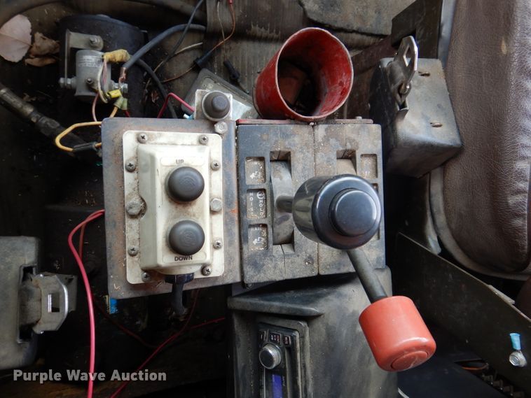 image for item IN9878 1986 Ford LN8000  dump truck