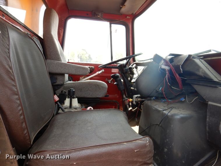 image for item IN9878 1986 Ford LN8000  dump truck