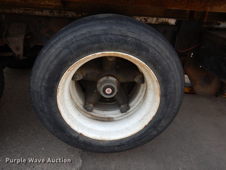 image for item IN9878 1986 Ford LN8000  dump truck