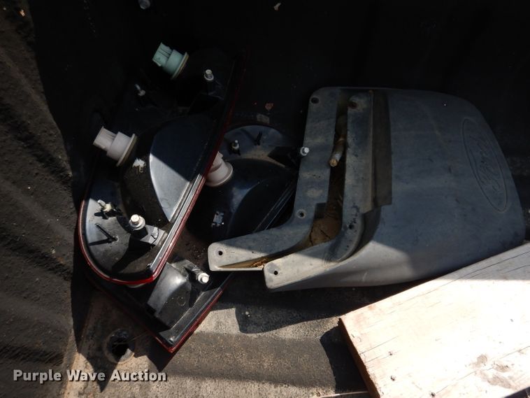 image for item IN9879 2003 Ford F250  pickup truck bed