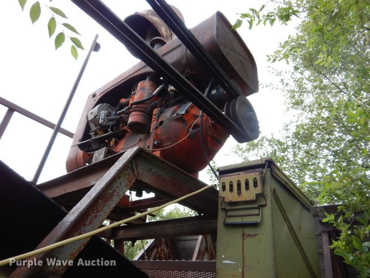 image for item IN9881 1964 Peerless Screener 2177  screening plant