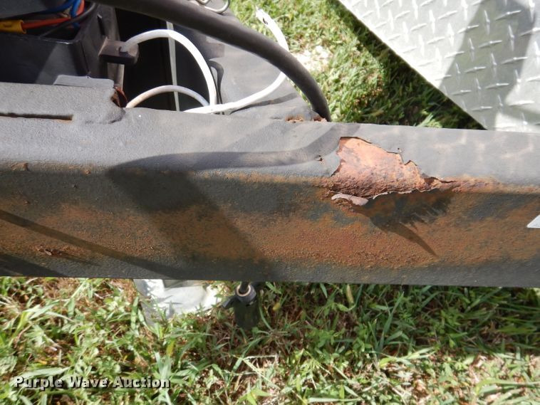 image for item IN9886 2004 H & H  enclosed cargo trailer