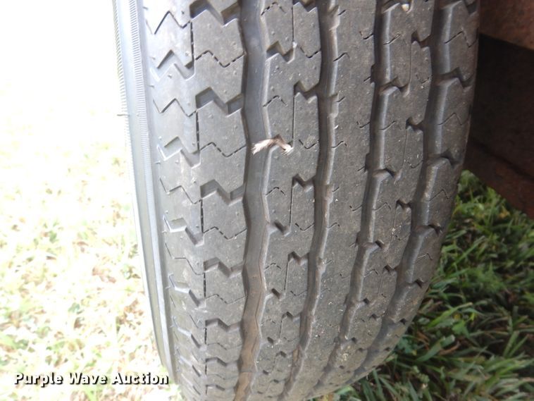 image for item IN9886 2004 H & H  enclosed cargo trailer