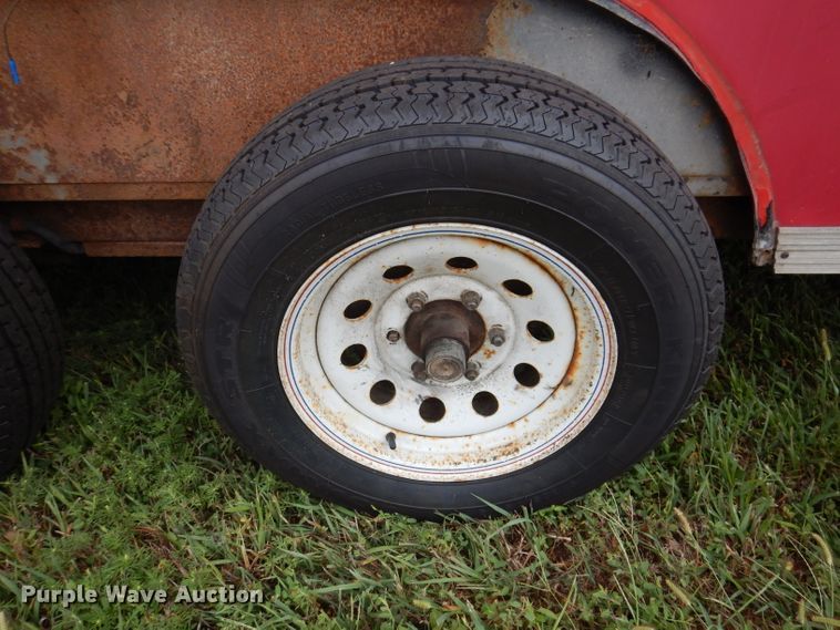 image for item IN9886 2004 H & H  enclosed cargo trailer