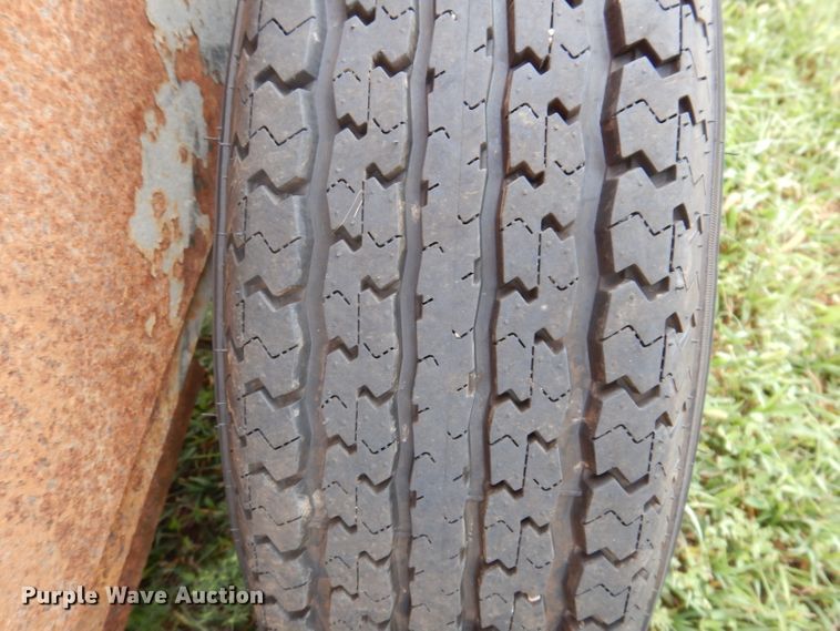 image for item IN9886 2004 H & H  enclosed cargo trailer