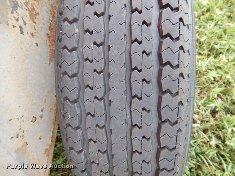 image for item IN9886 2004 H & H  enclosed cargo trailer