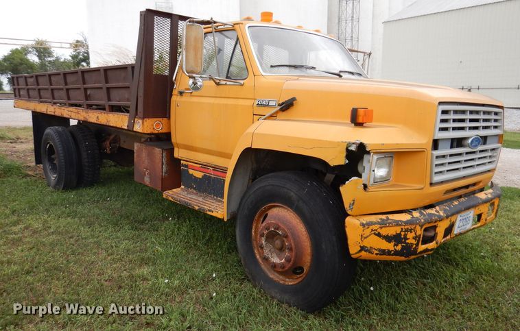 image for item IN9888 1985 Ford F700  dump flatbed truck